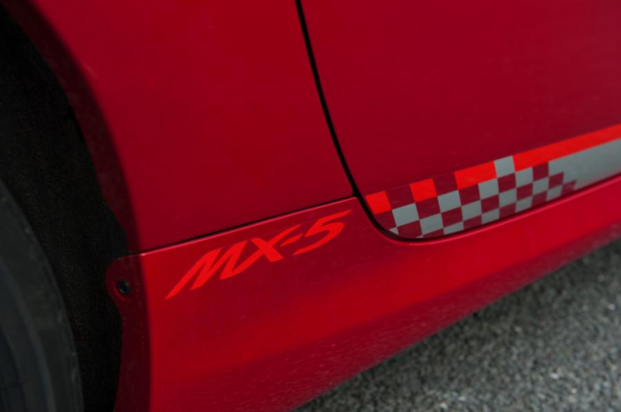  Mazda MX-5 Kuro 2012 года  (UK) (фото 21 из 54)